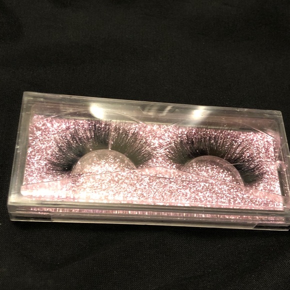 False mink eyelashes NWOT